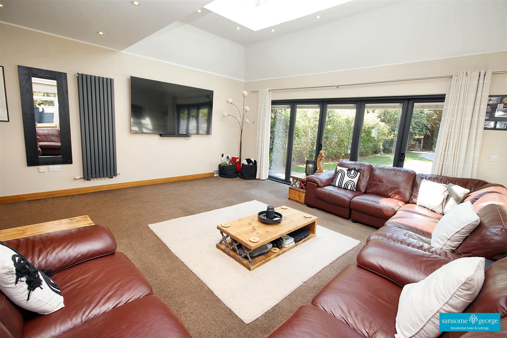 5 bed property in Penroath Avenue, Reading